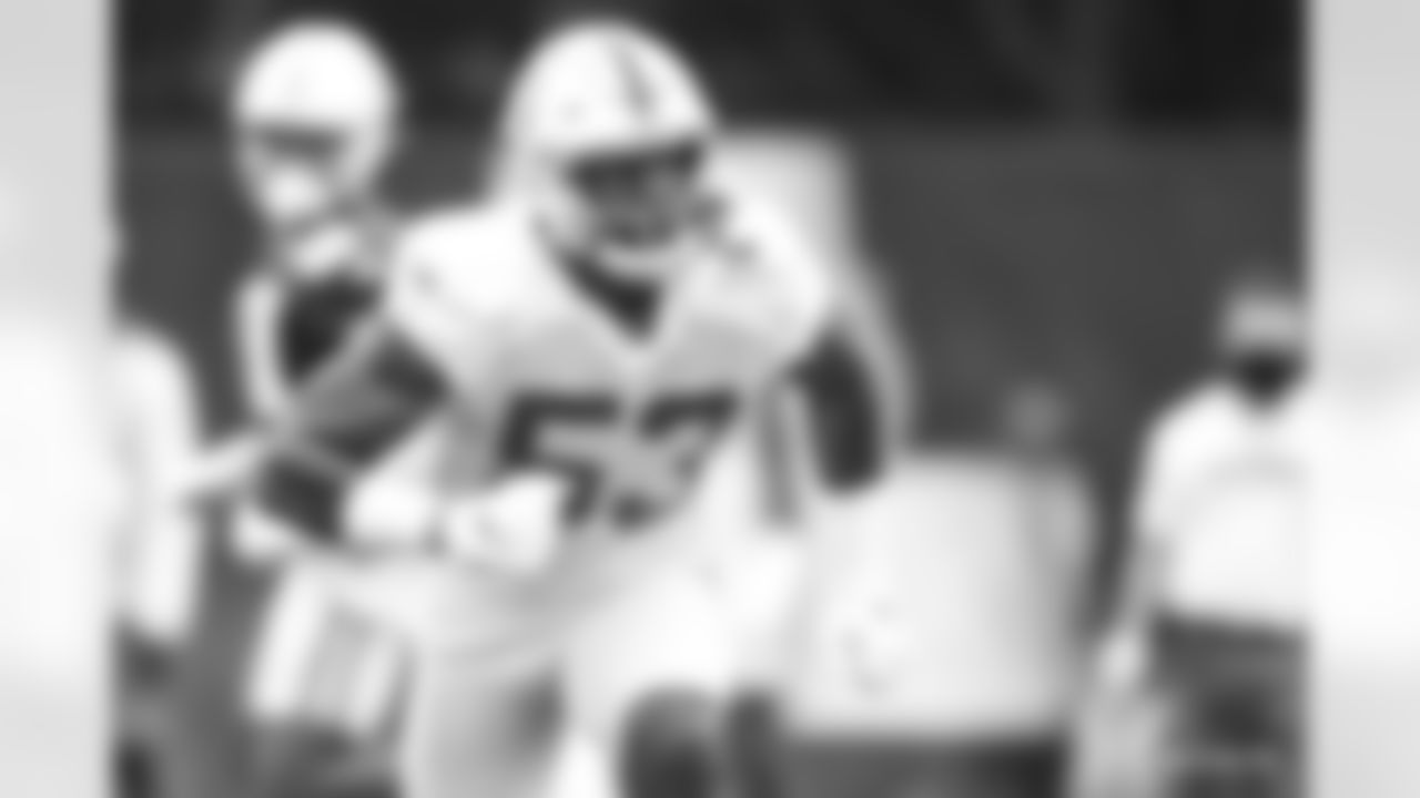 53 LB Darius Leonard