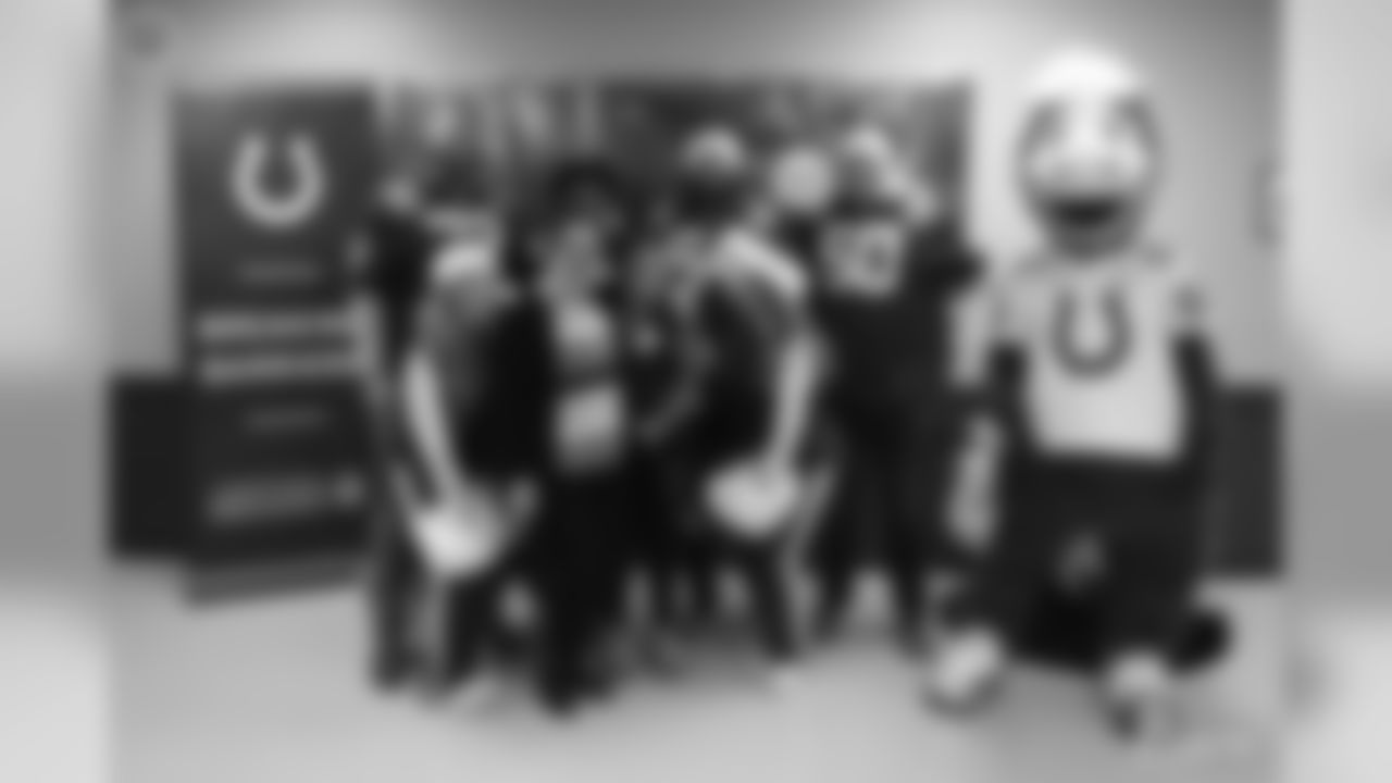 2019_1209_ShopWithColt_0070