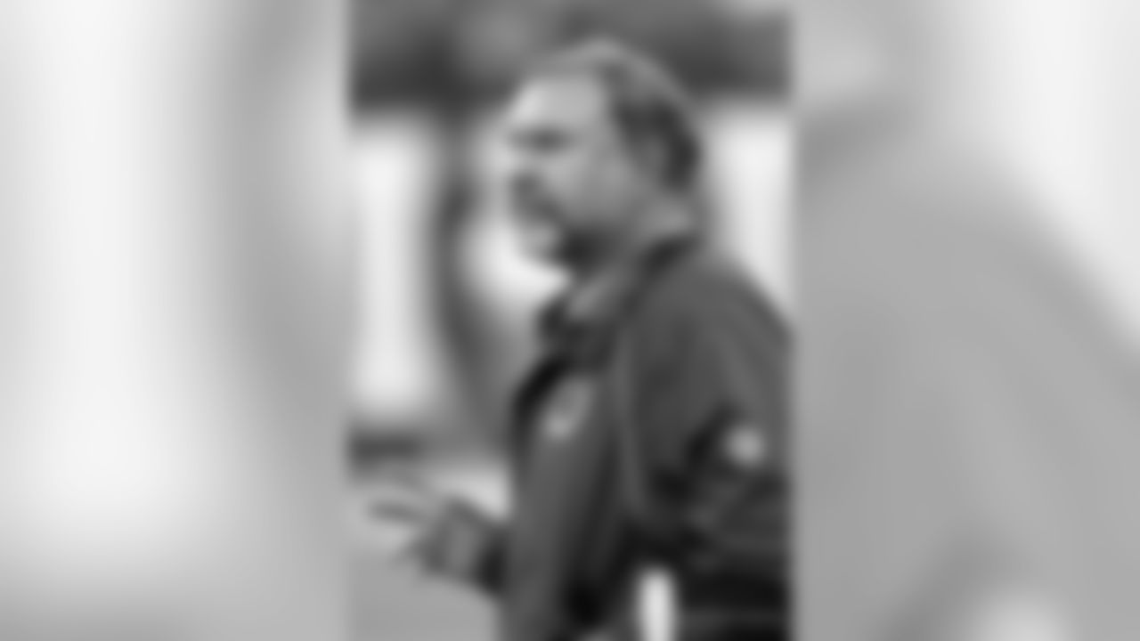 Howard Mudd has over 40 years of NFL experience as a coach and player and he re-joins Indianapolis after serving as the Colts offensive line coach for 12 seasons (1998-2009).