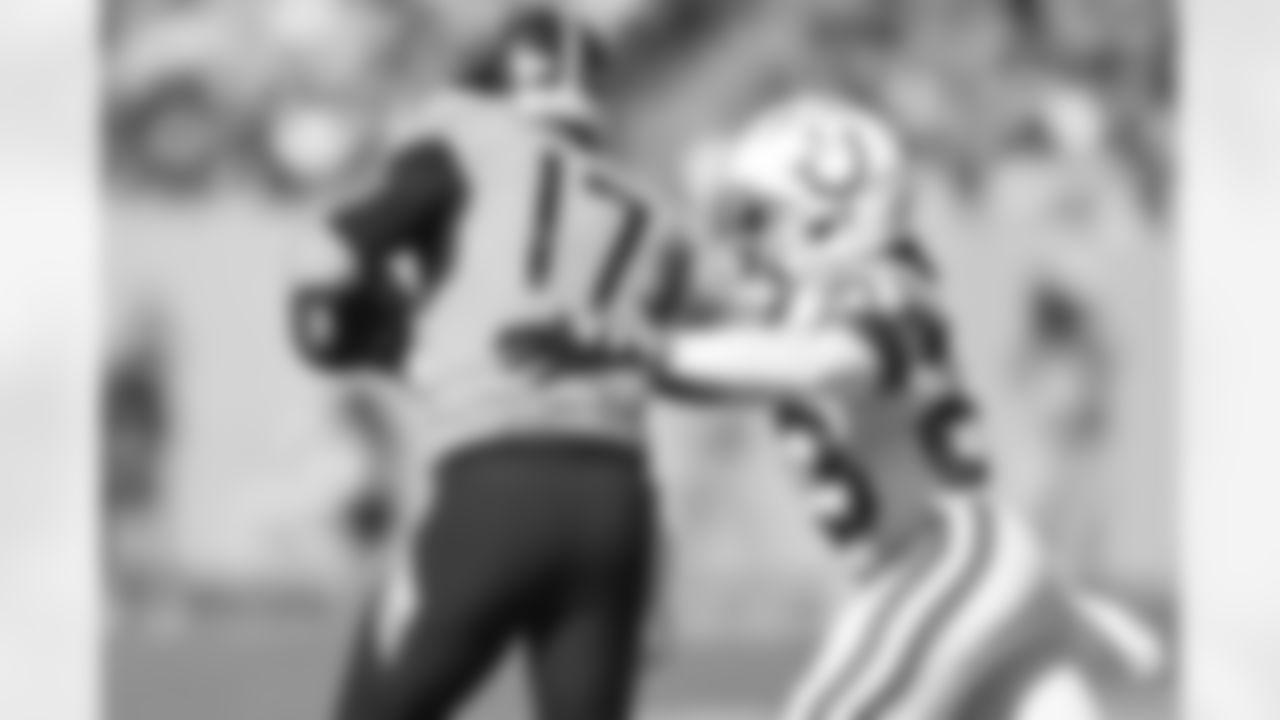 23 CB Kenny Moore II