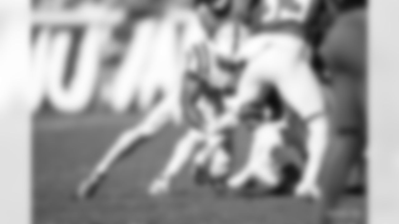 23 CB Kenny Moore II