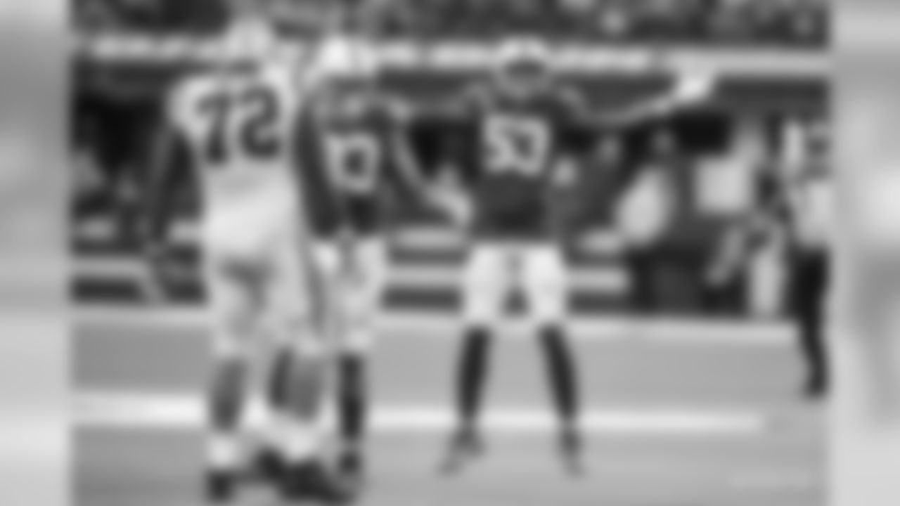 53 linebacker Darius Leonard