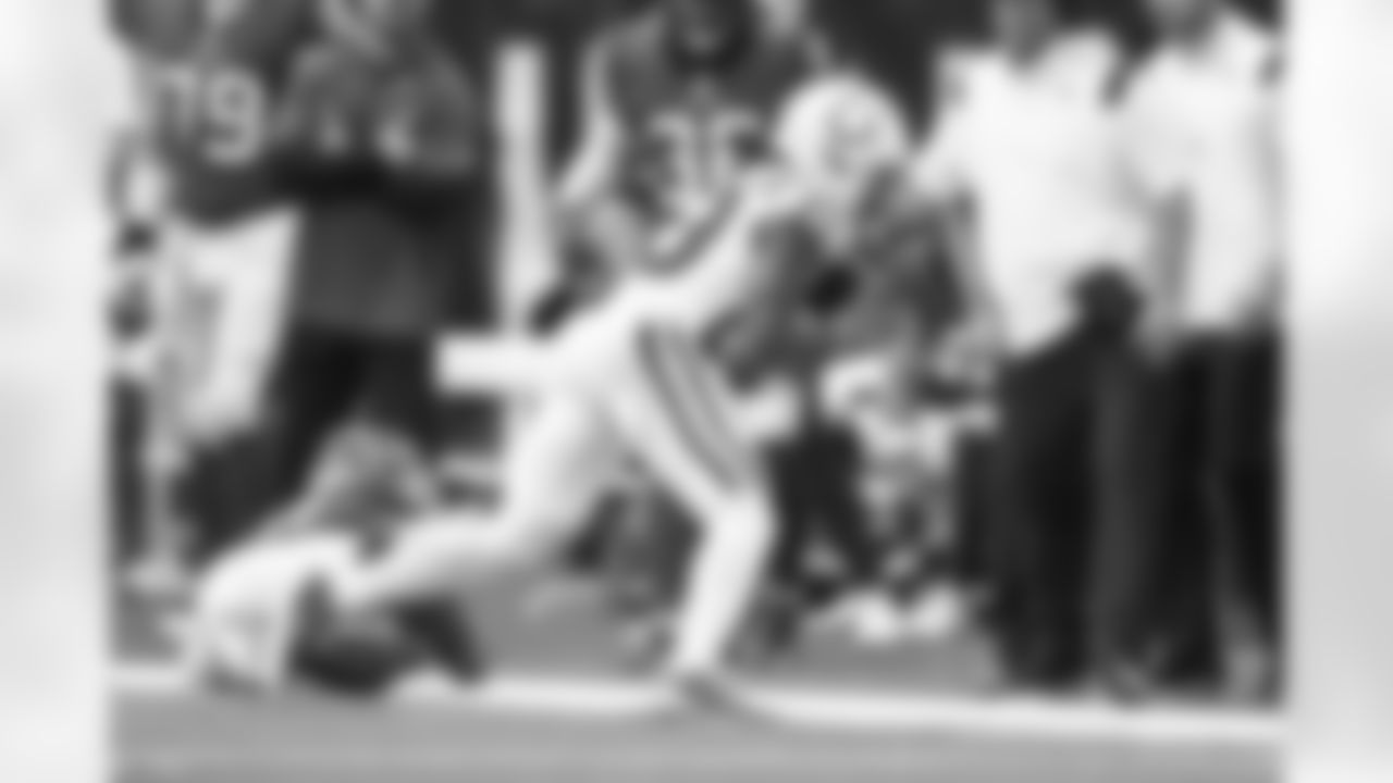 23 CB Kenny Moore II