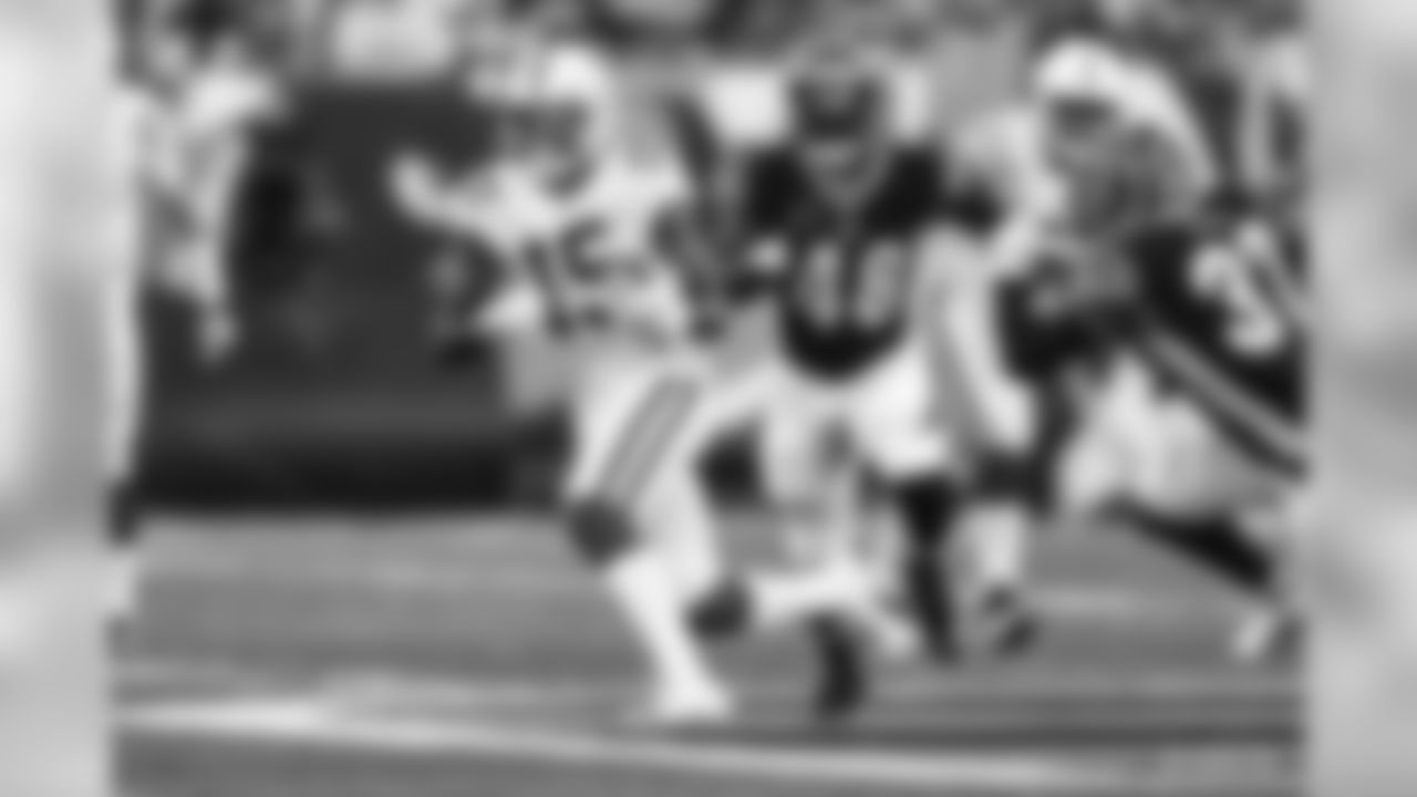 15 wide receiver Parris Campbell