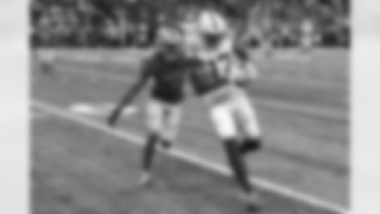 17 WR Mike Strachan