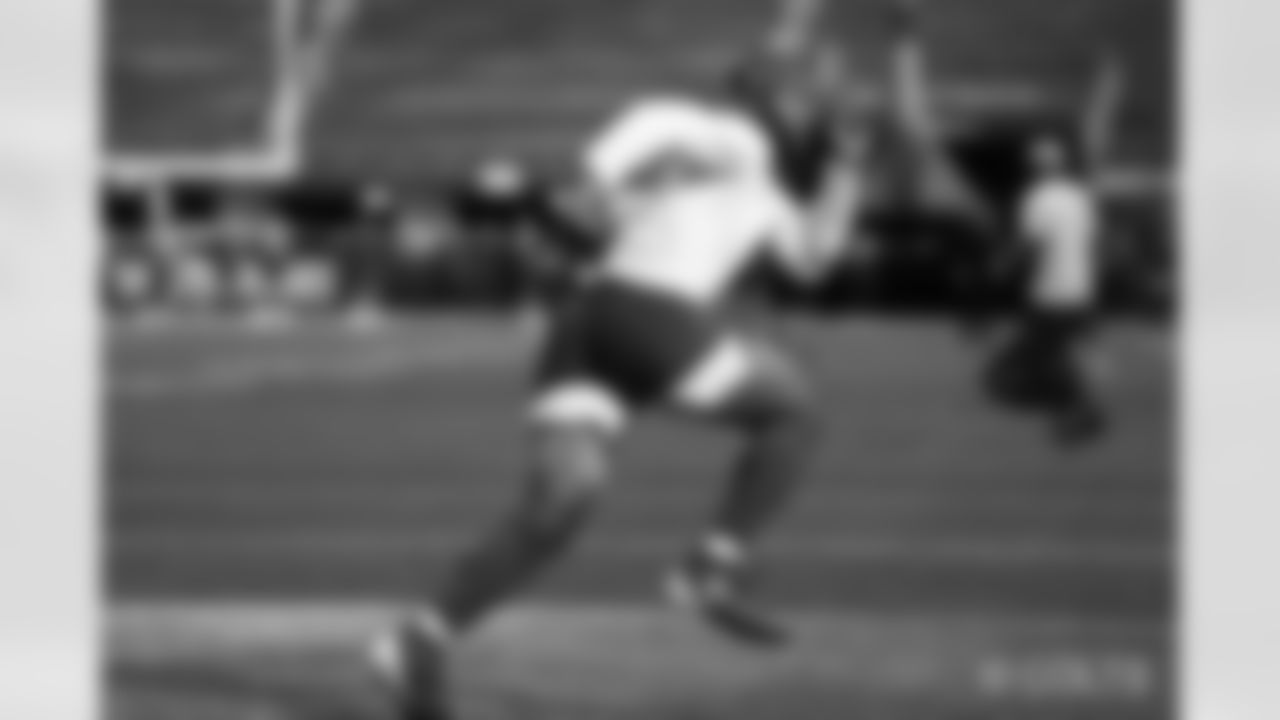 53 LB Darius Leonard