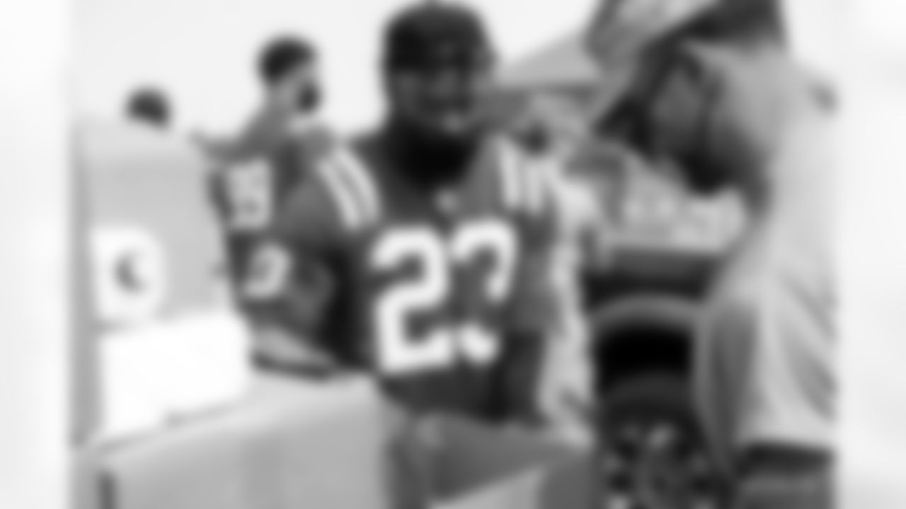 23 CB Kenny Moore II