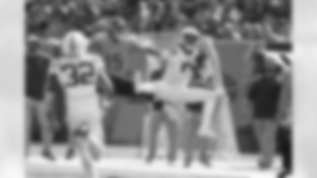 5 CB Stephon Gilmore
