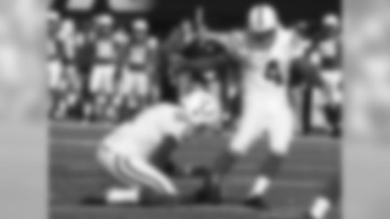 Indianapolis Colts kicker Adam Vinatieri (4) kicks a field goal during the first half of an NFL football game against the New York Jets Sunday, Oct. 14, 2012 in East Rutherford, N.J. (AP Photo/Seth Wenig)