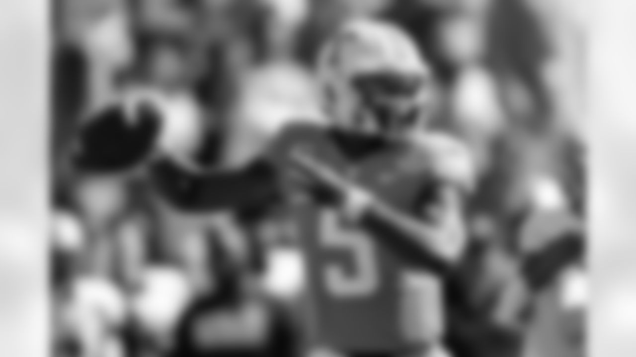 Tennessee quarterback Hendon Hooker (5) throws to a receiver during the first half of an NCAA college football game against the Tennessee Martin Saturday, Oct. 22, 2022, in Knoxville, Tenn. (AP Photo/Wade Payne)