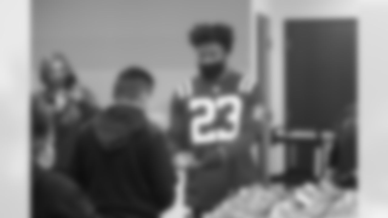 23 CB Kenny Moore II