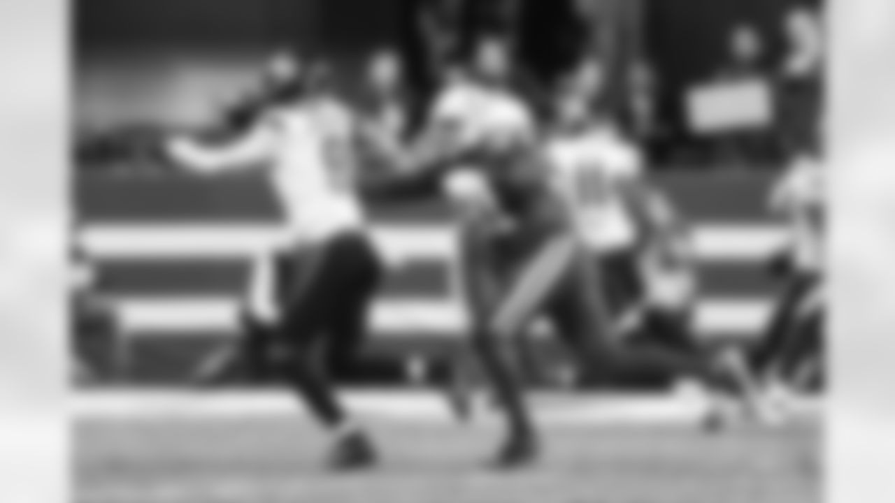91 DE Isaac Rochell