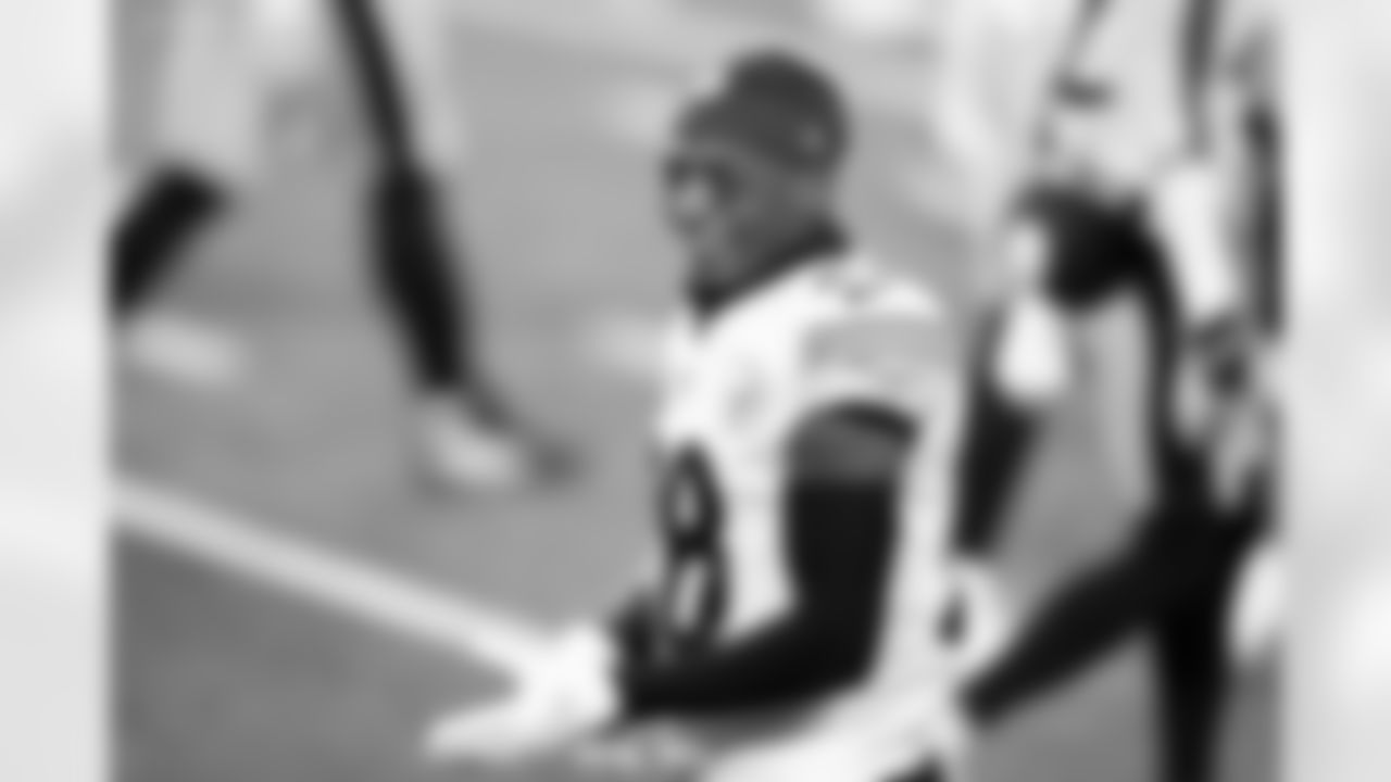 Pittsburgh Steelers cornerback Mike Hilton (28) prior to an NFL football game against the Cincinnati Bengals, Monday, Dec. 21, 2020, in Cincinnati. (AP Photo/Emilee Chinn)