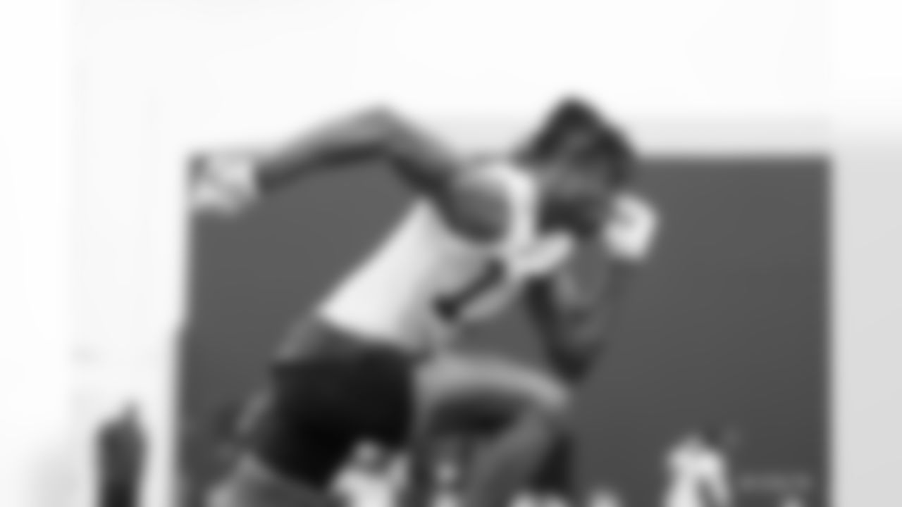 17 WR Mike Strachan