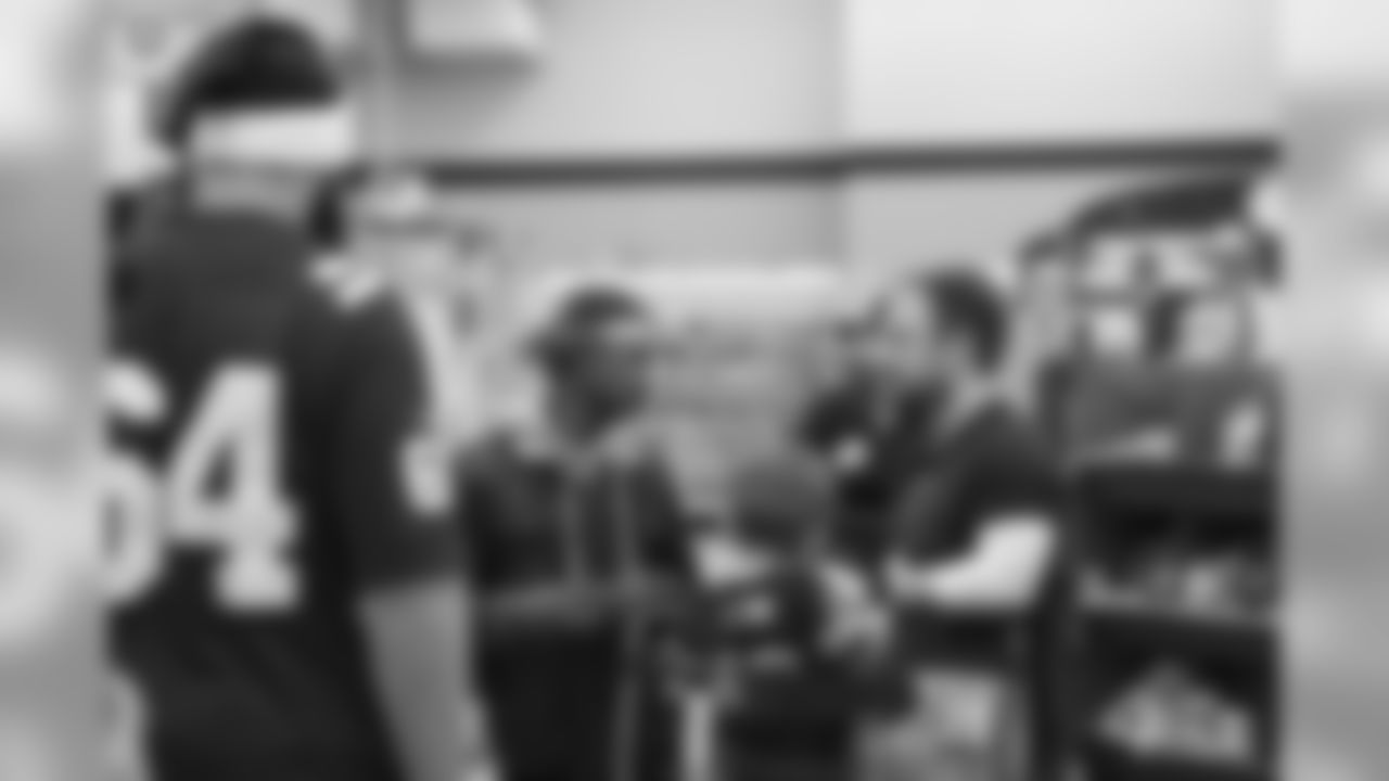 2019_1209_ShopWithColt_0369