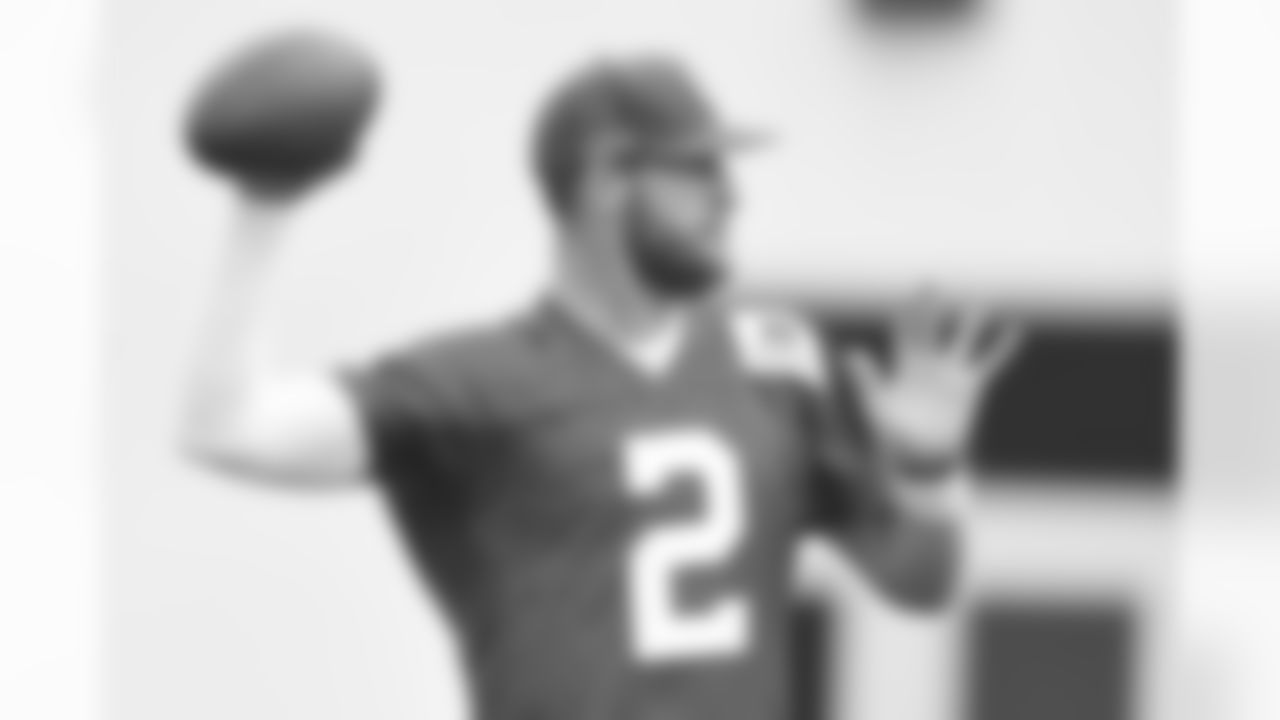 QB Carson Wentz, 6-5, 237