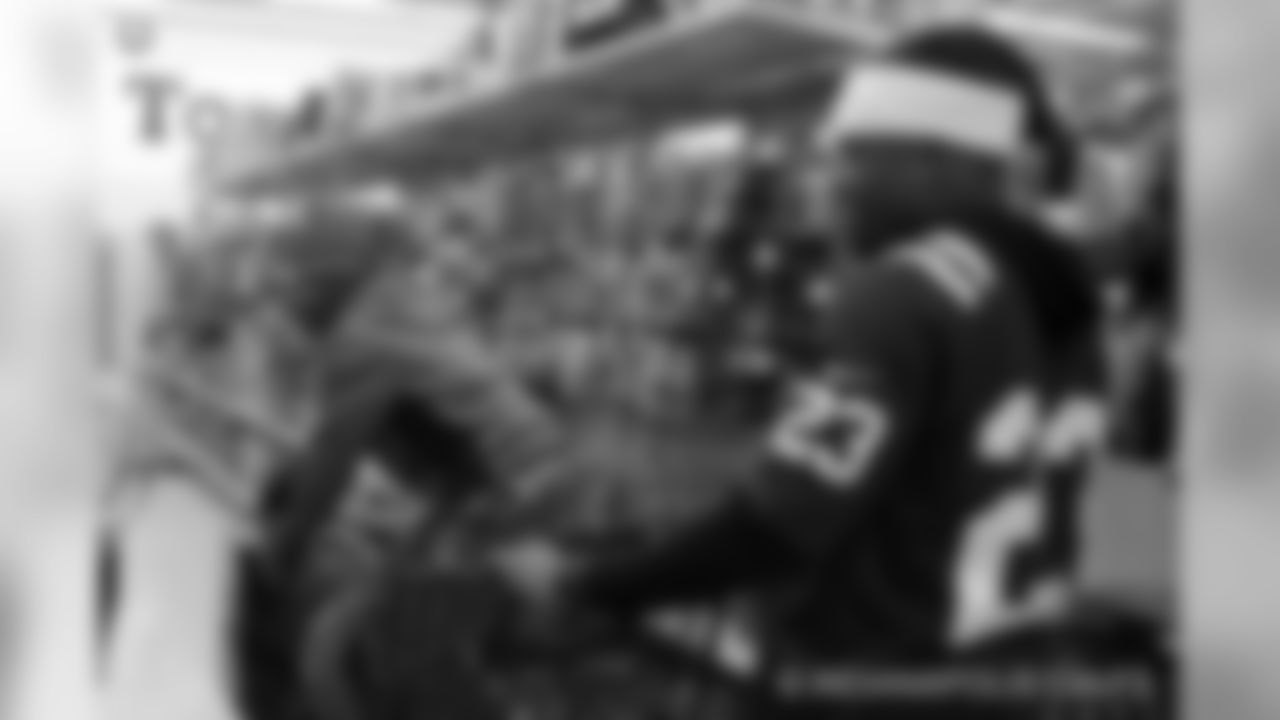 2018_1210_ShopWithAColt0257