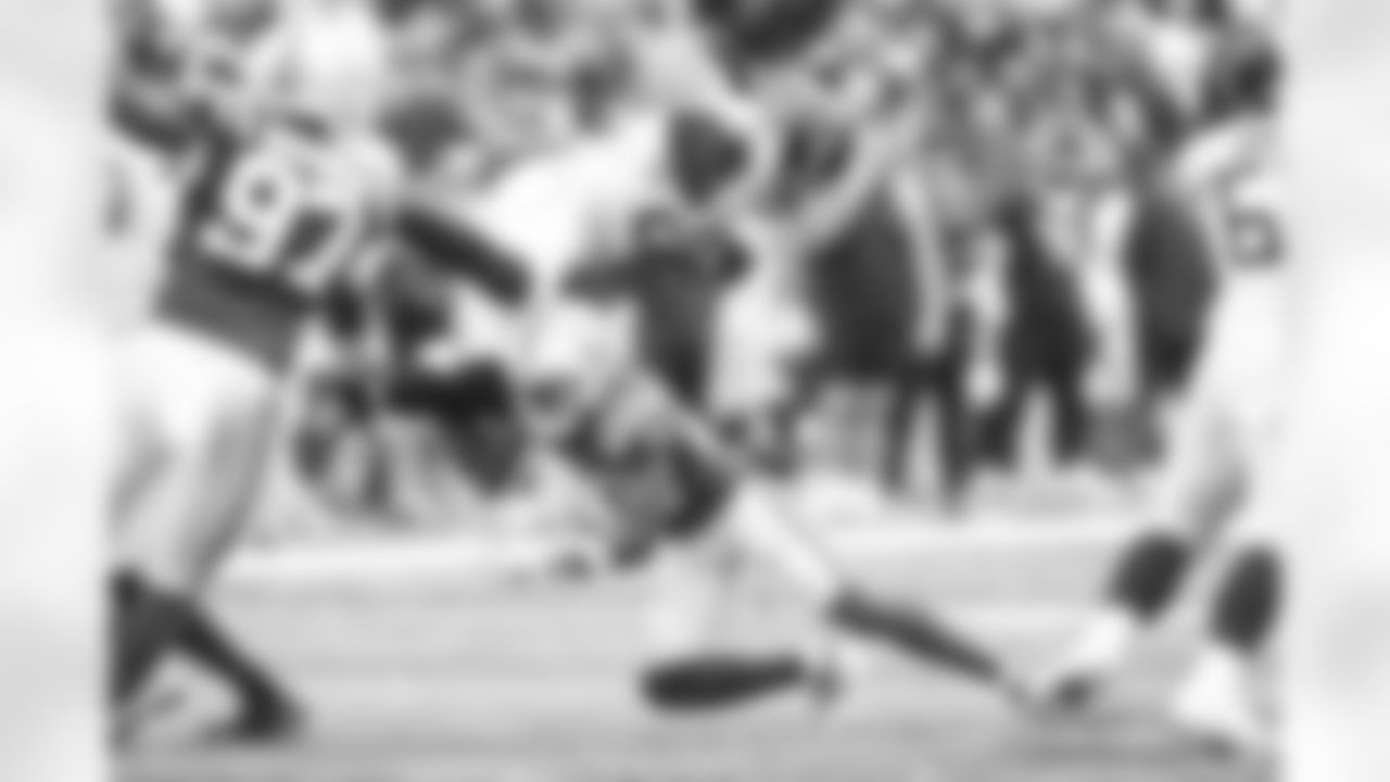 23 CB Kenny Moore II
