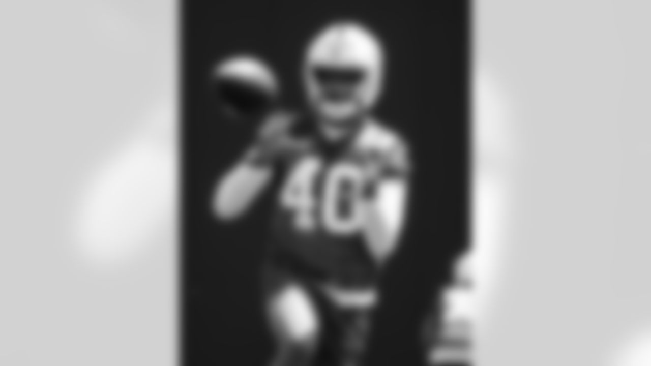 40 CB Jaylon Jones,
Players train during OTAs of offseason workouts.