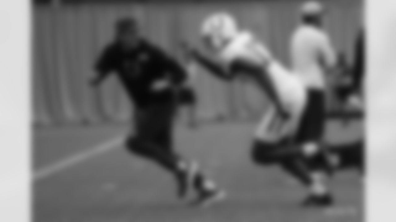 17 WR Mike Strachan