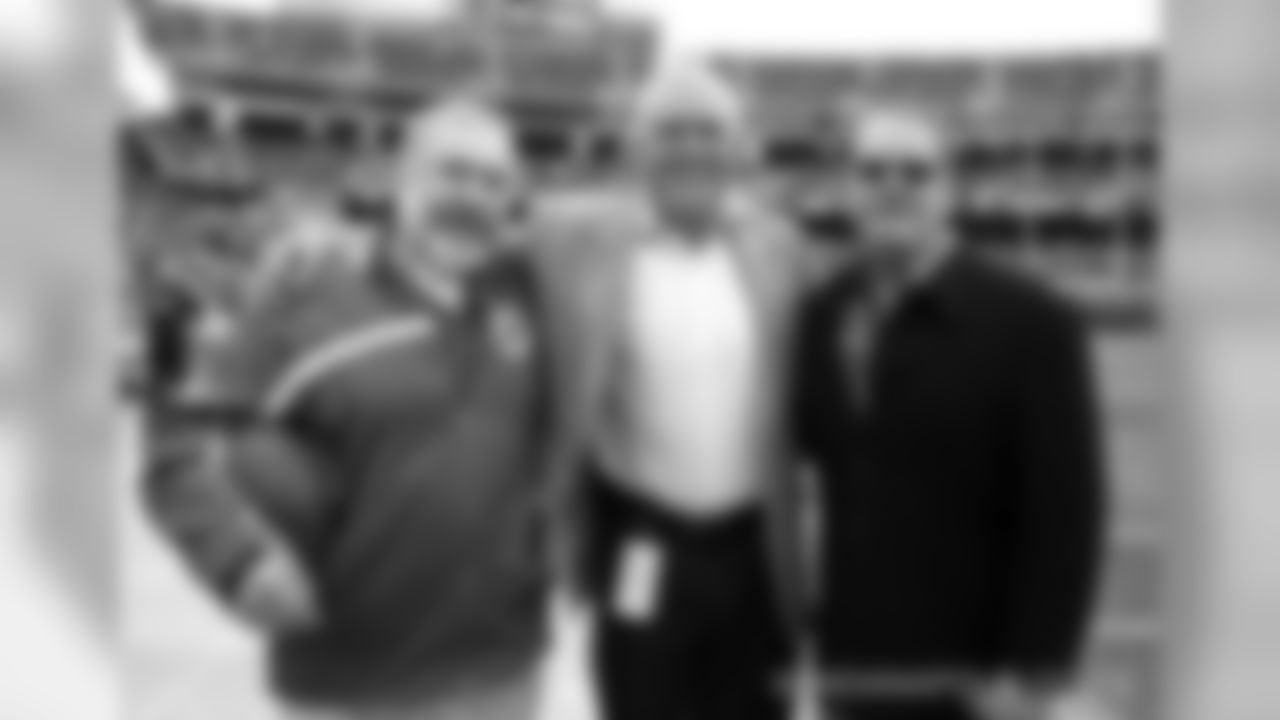 Howard Mudd has over 40 years of NFL experience as a coach and player and he re-joins Indianapolis after serving as the Colts offensive line coach for 12 seasons (1998-2009).