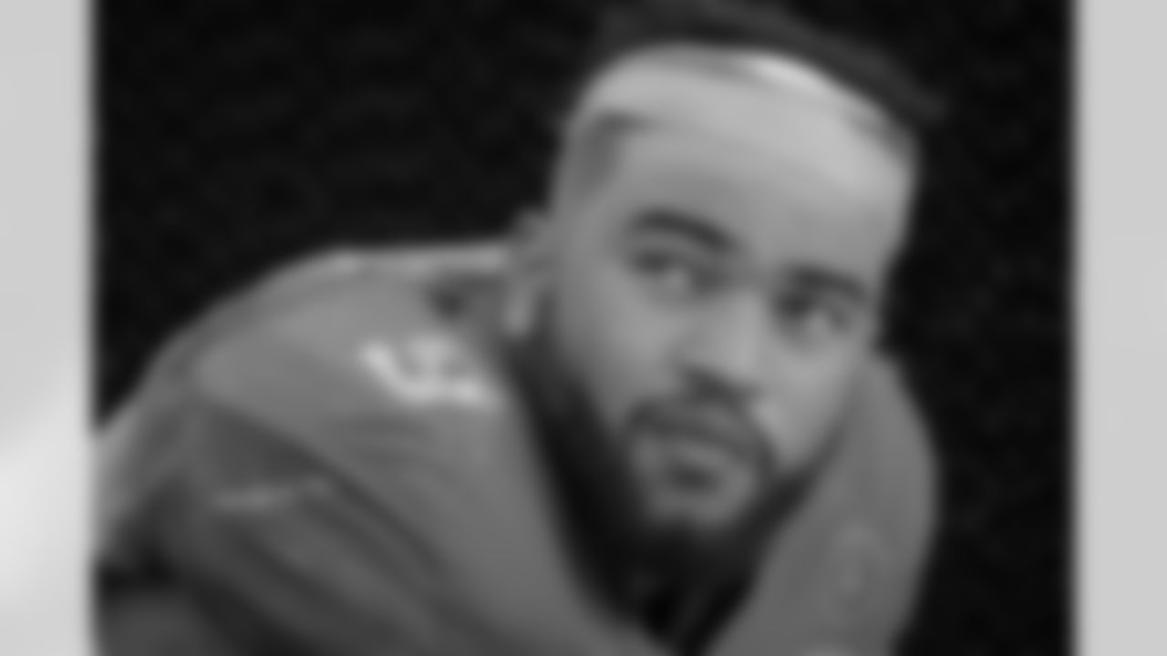 9 Derek Barnett DE 6-3 265 JR (Tennessee)