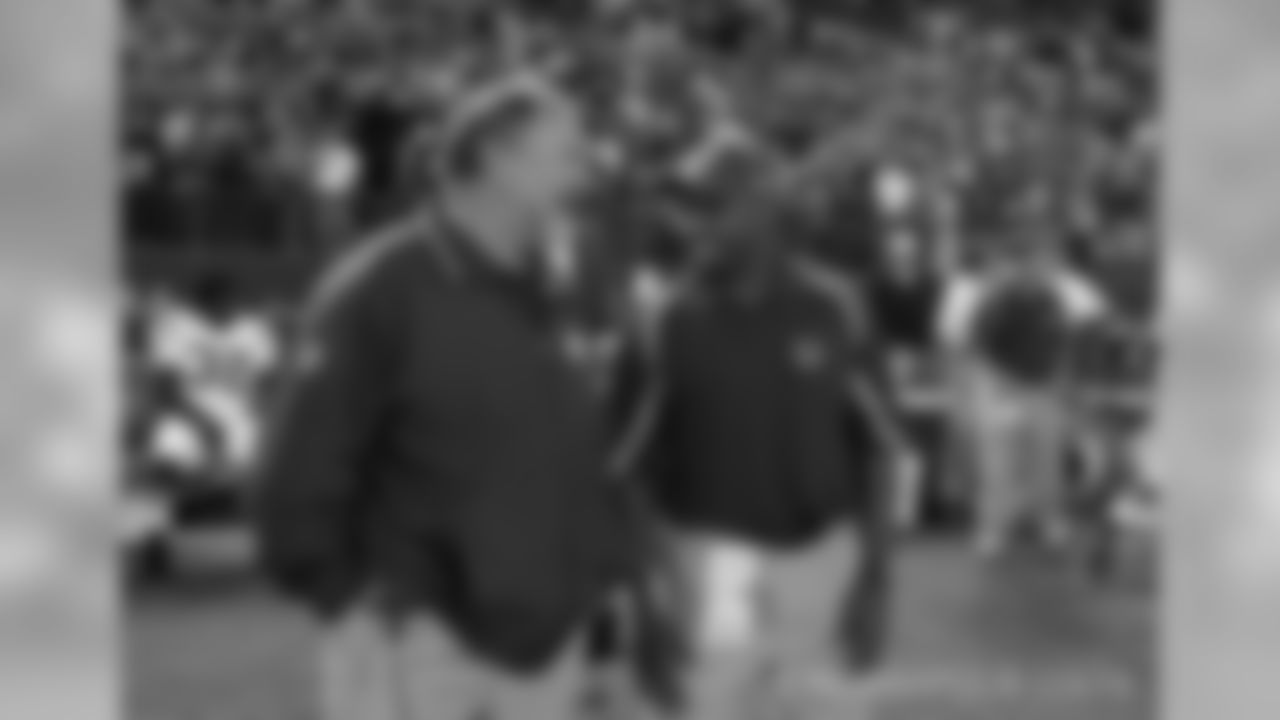 Howard Mudd has over 40 years of NFL experience as a coach and player and he re-joins Indianapolis after serving as the Colts offensive line coach for 12 seasons (1998-2009).