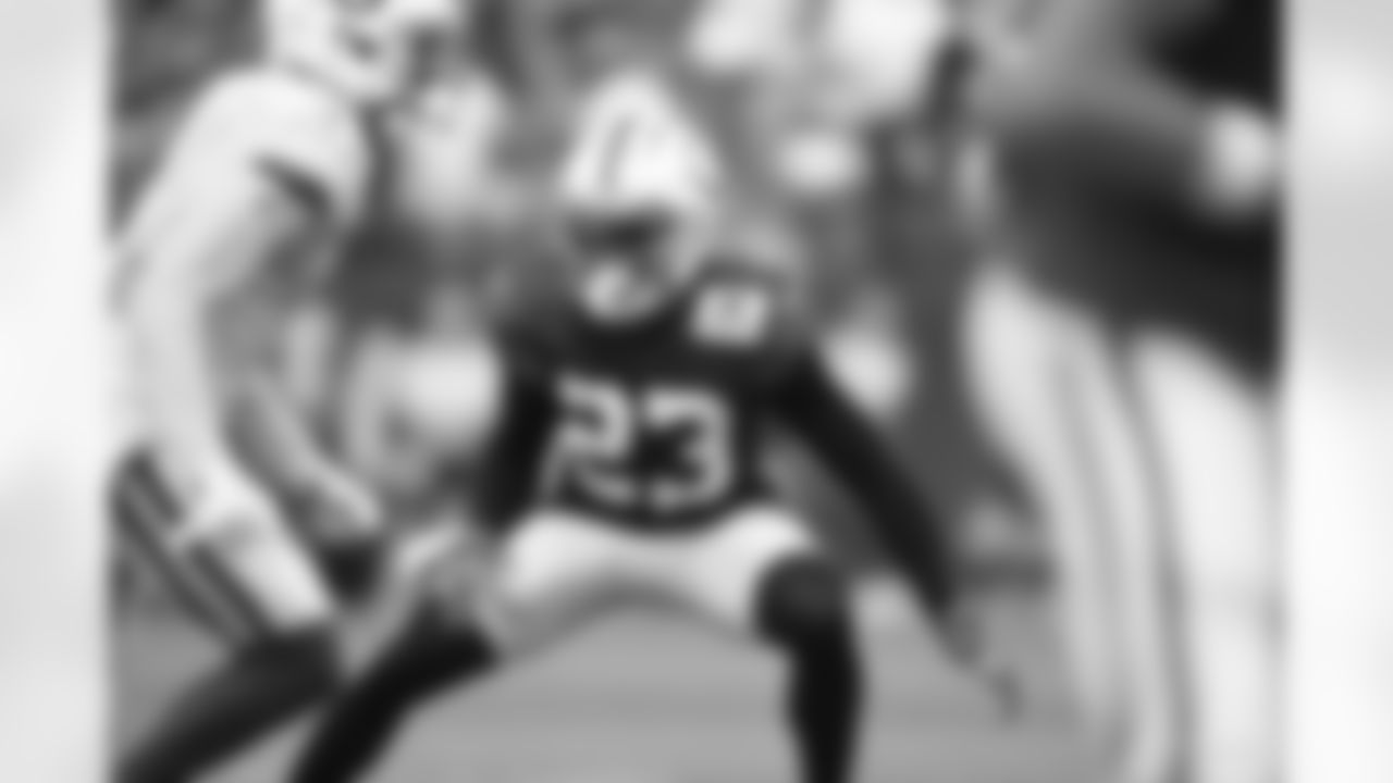 23 CB Kenny Moore II