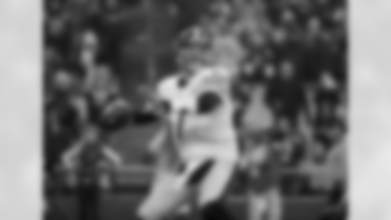Big Ben leads the NFL in passing yards per game, in his seven starts this season. When healthy, the long-time Steelers quarterback has played like the future Hall of Famer he will likely be. The Colts didn't sack Big Ben once in last year's loss in Pittsburgh, something that obviously has to change this weekend.