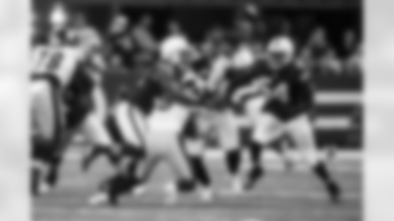 54 DE Dayo Odeyingbo, #91 DE Yannick Ngakoue,