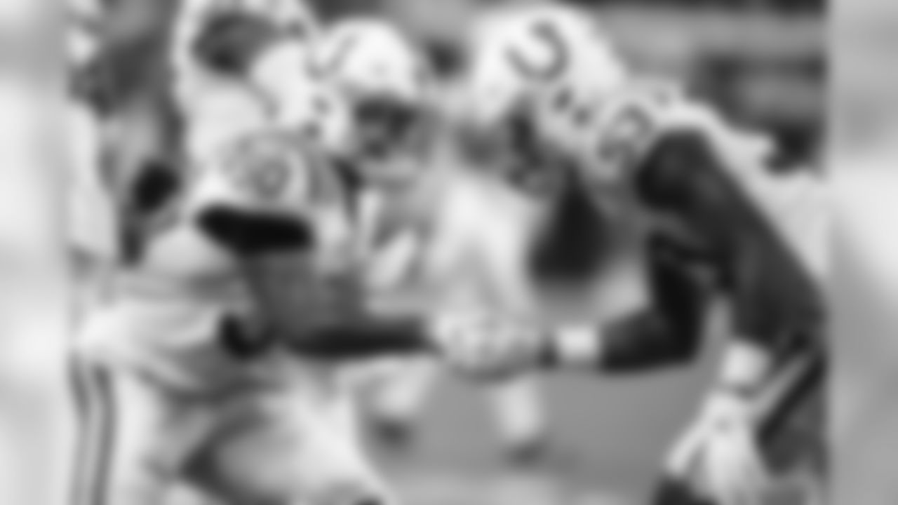 50 middle linebacker Anthony Walker
