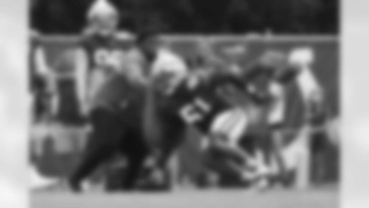 Nate Ollie Defensive Line, #51 DE Kwity Paye