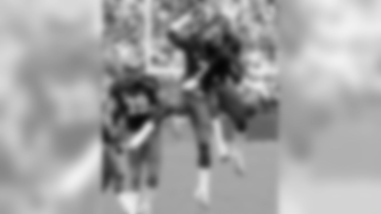 Virginia defensive end Eli Harold (7)