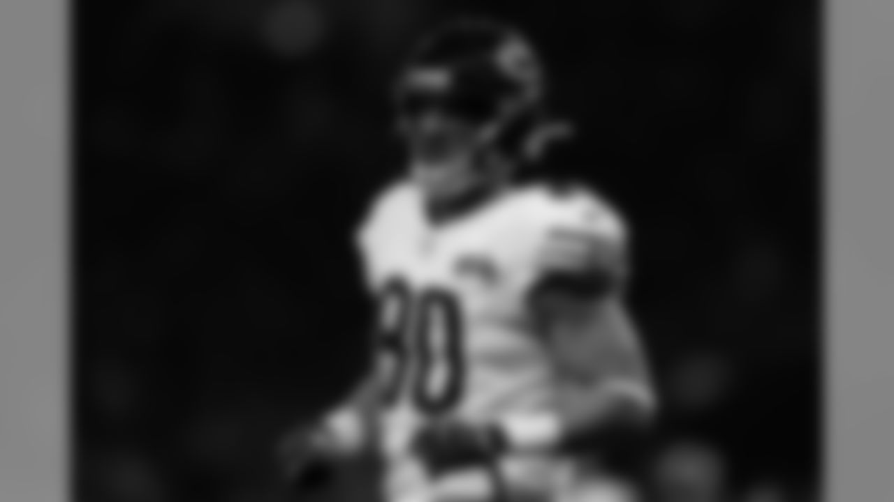 Chicago Bears tight end Trey Burton (80) runs onto the field during an NFL football game against the Oakland Raiders, Sunday, Oct. 6, 2019, in London. Oakland won 24-21. (Aaron M. Sprecher via AP)