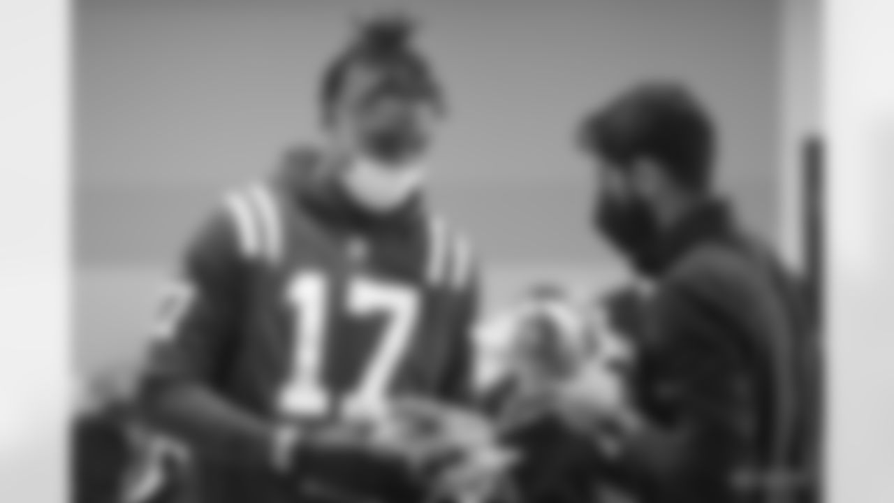 17 WR Mike Strachan, Mohsin Wraith Community Relations Intern