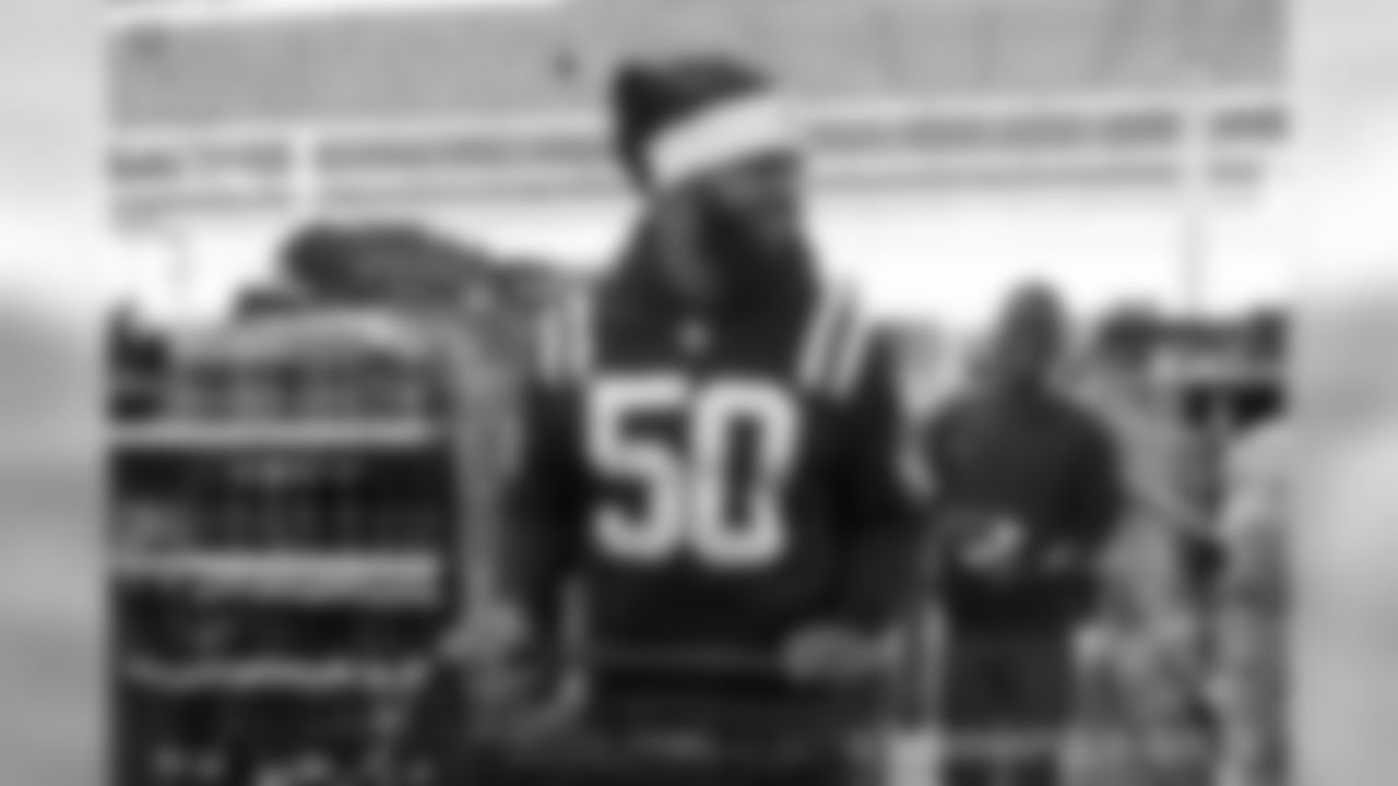 2018_1210_ShopWithAColt0300