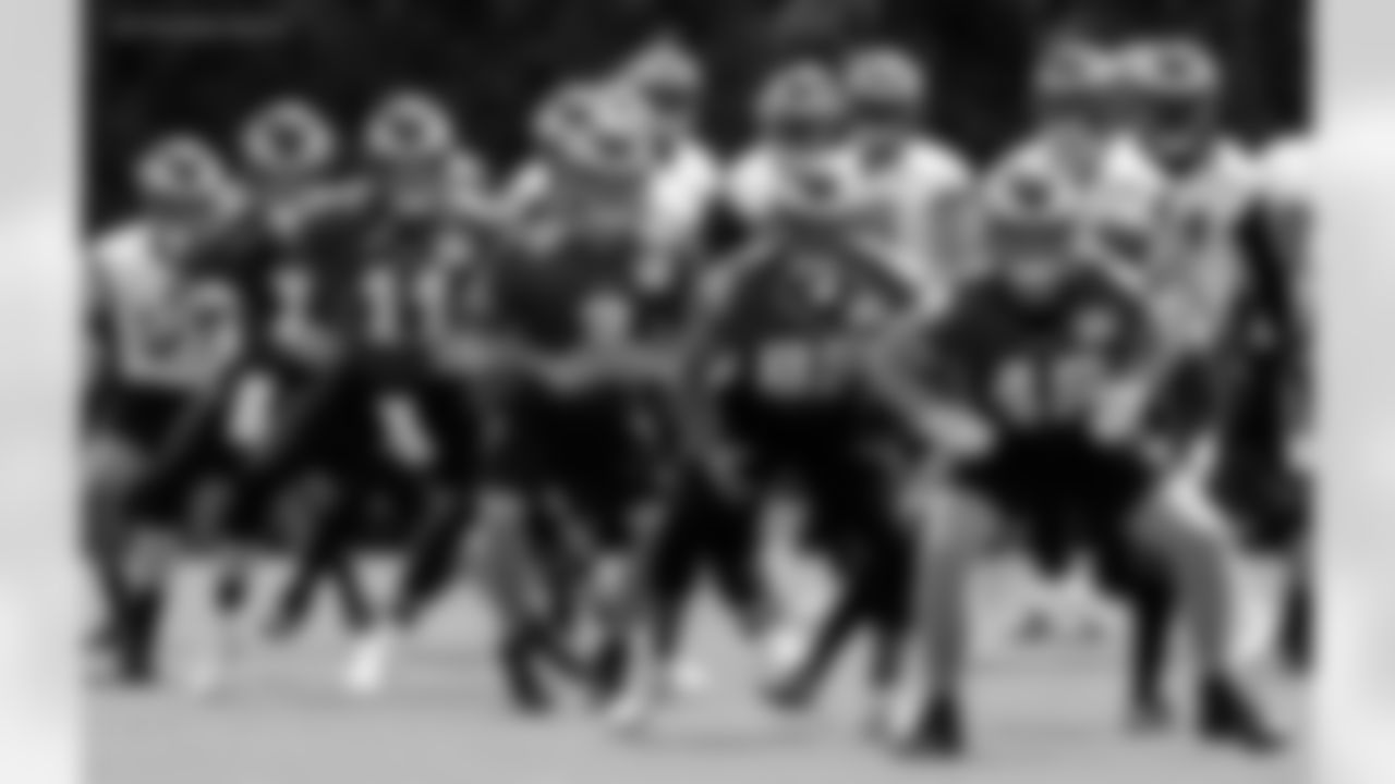 Philadelphia Eagles' Adam Zaruba (49), Billy Brown (85), Joe Callahan (3), Carson Wentz (11), Nate Sudfeld (7) and Asantay Brown (57) run a drill during an organized team activity at the NFL football team's practice facility, Thursday, June 7, 2018, in Philadelphia. (AP Photo/Matt Slocum)