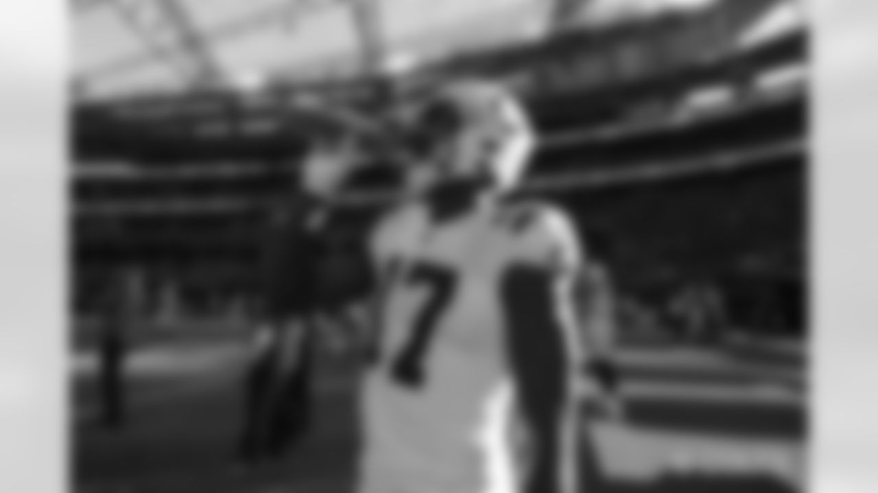 17 WR Mike Strachan