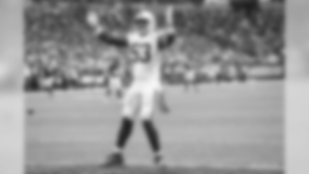 53 linebacker Darius Leonard