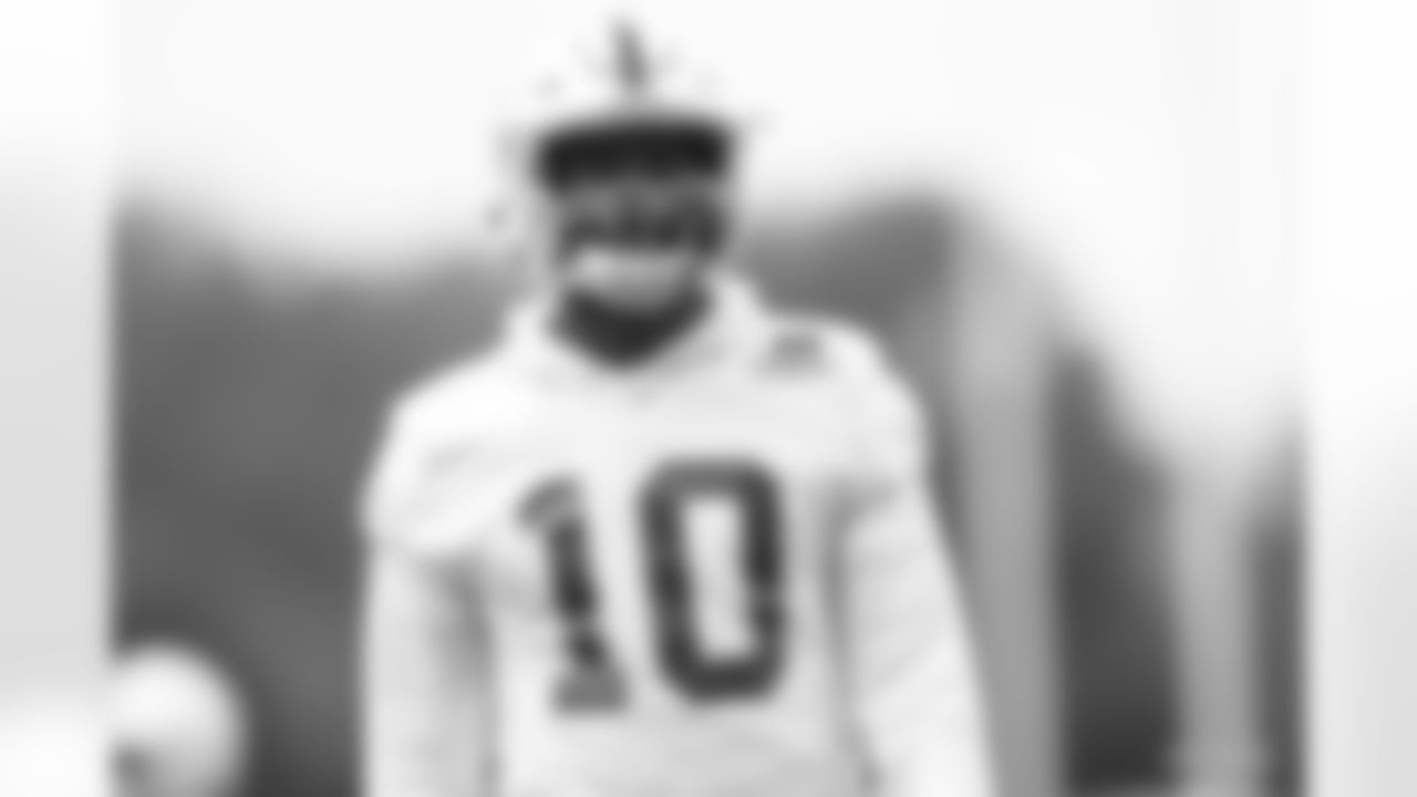 53 LB Darius Leonard