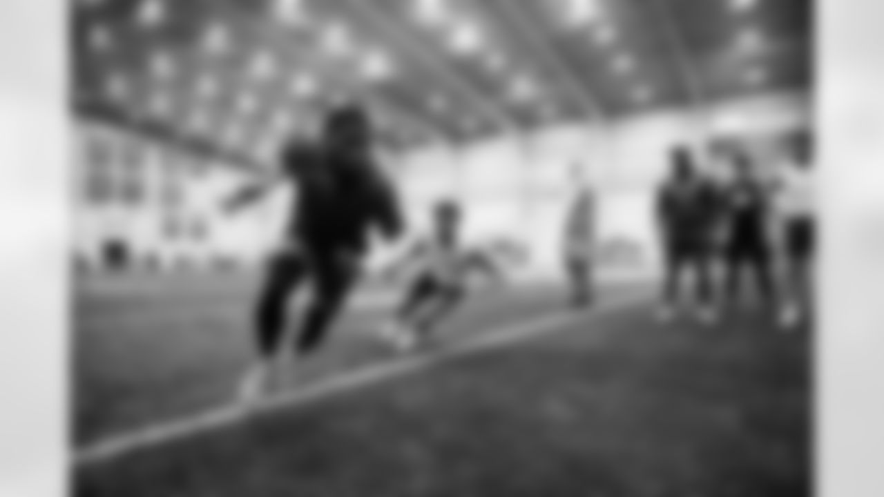 Players workout during Phase I of offseason workouts.
33 CB Dallis Flowers, #30 CB David Vereen,