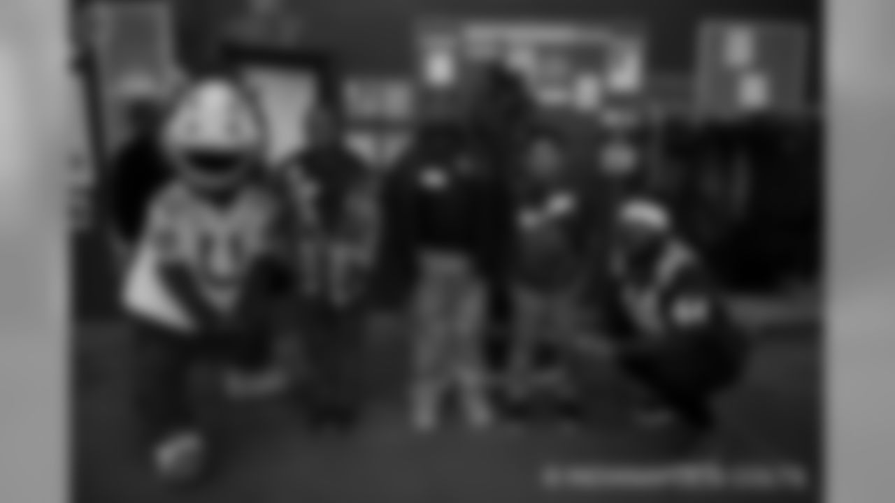 2018_1210_ShopWithAColt0134