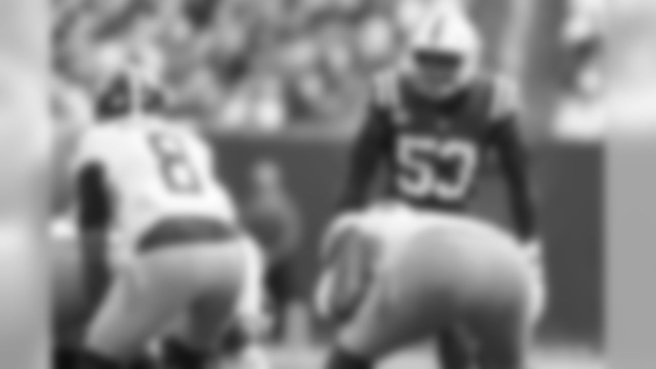 53 linebacker Darius Leonard