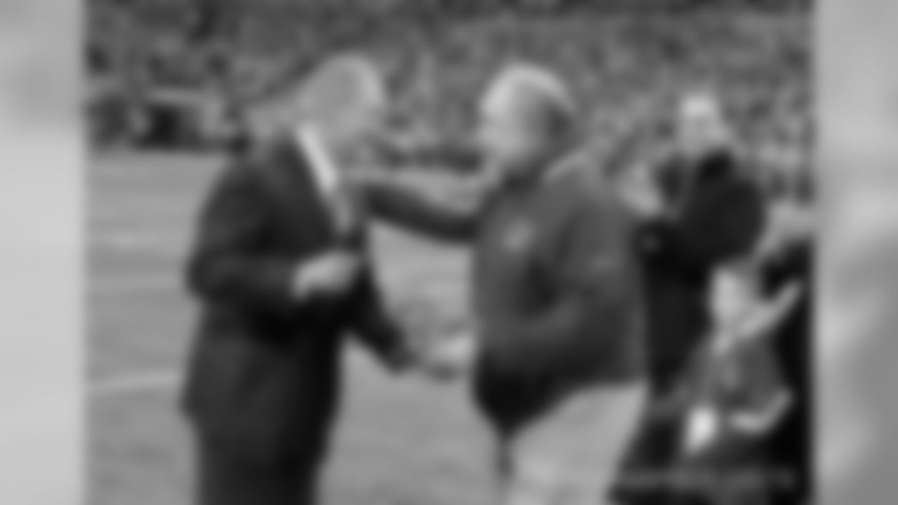 Howard Mudd has over 40 years of NFL experience as a coach and player and he re-joins Indianapolis after serving as the Colts offensive line coach for 12 seasons (1998-2009).