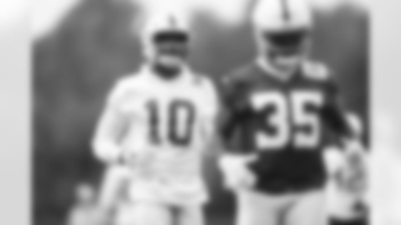 53 LB Darius Leonard