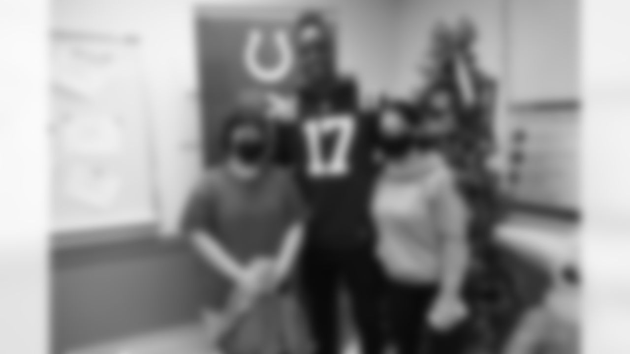 17 WR Mike Strachan