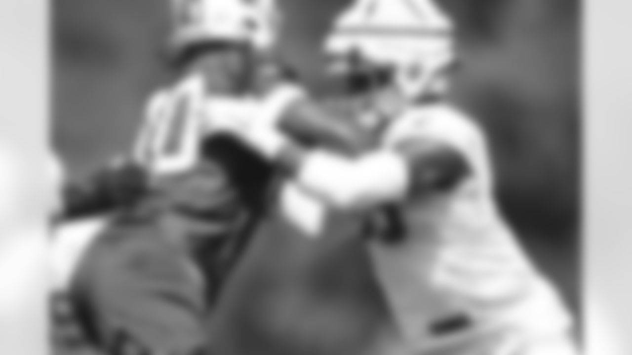 59 DE Ifeadi Odenigbo, #80 TE Jelani Woods