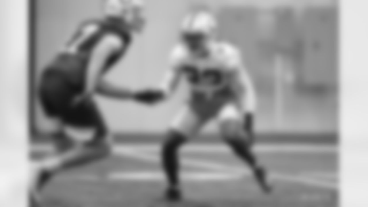 23 CB Kenny Moore II