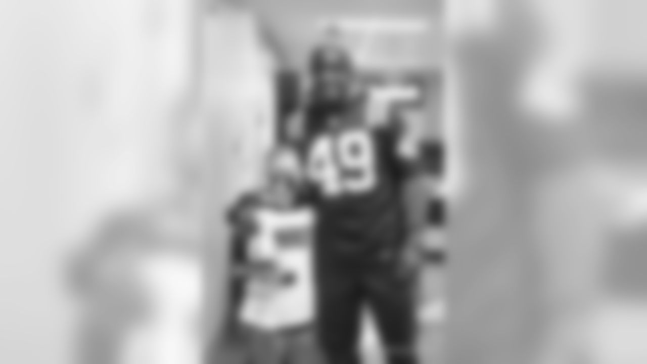 2018_1217_RileyCaroling0004