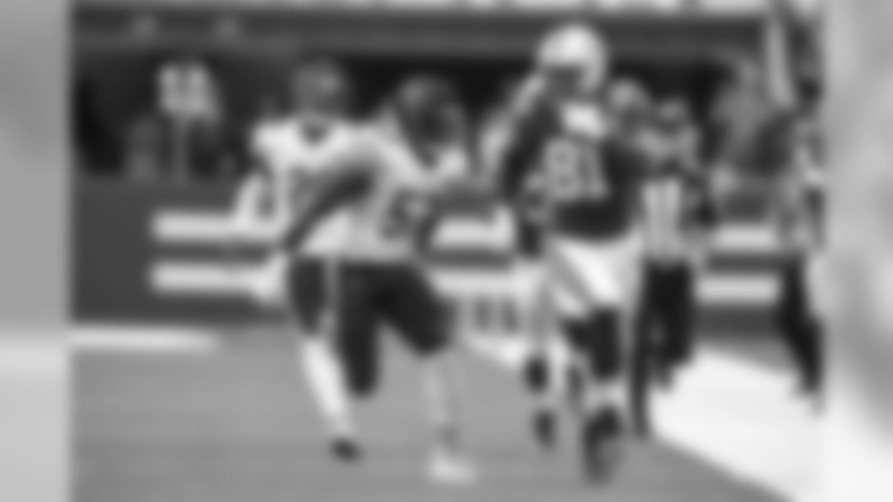 81 tight end Mo Alie-Cox